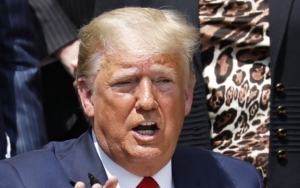 Trump Jadi Satu-Satunya Orang yang Langgar Protokol Kesehatan Saat Rayakan Pesta Kemerdekaan AS