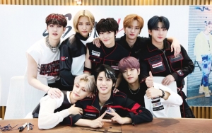 Stray Kids Manjakan Fans Dengan Rilis MV Retro Khas Anak Sekolahan Untuk Lagu 'Easy'