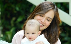 Bikin Ngeri, Bayi Shandy Aulia yang Baru Berusia 4 Bulan Sudah Dilatih Berdiri
