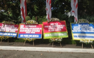 Persoalan PPDB DKI, Kantor Anies Baswedan 'Banjir' Karangan Bunga Kekecewaan