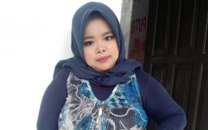 Rahmawati Kekeyi Nyengir Comeback di Instagram, Noda Merah di Gigi Jadi Tertawaan