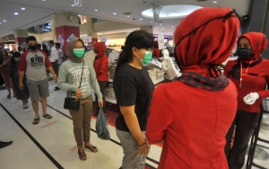 Pecah Rekor Hampir 2 Ribu Kasus Corona Sehari, Kurva Ini Buktikan Warga Memang Makin 'Akrab'