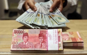 Rupiah Langsung 'Babak Belur' Usai Kasus Corona Di Indonesia dan AS Tembus Rekor 