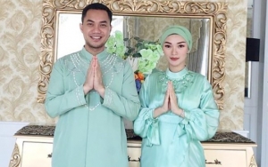Suami Zaskia Gotik Nostalgia Nongkrong di Kaki Lima, Penampakan Cewek Lain Justru Bikin Salfok