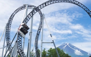 Wisata Kembali Buka, Naik Roller Coaster di Jepang Dilarang Berteriak Cegah COVID-19