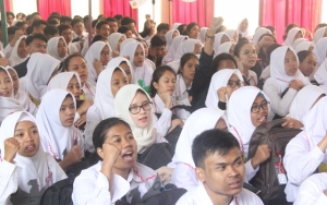 Tahun Ajaran Baru Dimulai, 400 Ribu Siswa SMA/SMK Jatim Lakukan MPLS Online