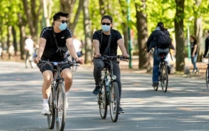 Viral Pesepeda Asik Gowes Lawan Arus di Jalanan Jakarta Bikin Publik Meradang