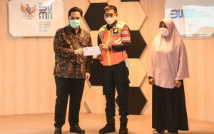 Buah Jujur Kembalikan Uang Rp 500 Juta di KRL, 2 Pegawai Ini Dapat Hadiah Dari Erick Thohir
