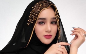Heboh Video Grebek Apartemen Mewah Hana Hanifah, Gaya Genit-Penampakan Bir Disorot