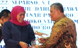 Kepala Bappeda Jatim Meninggal Karena COVID-19, Khofifah Beri Penghargaan
