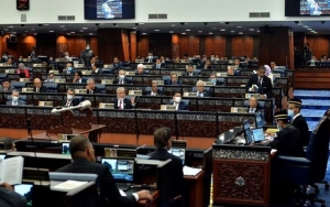 Lontarkan Komentar Rasis, Sidang DPR Malaysia Berakhir Rusuh