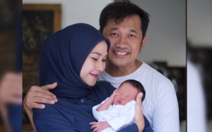 Zaskia Adya Mecca Kembali Begadang Urus Anak Kelima, Hanung Bramantyo Jadi Ikutan Sibuk