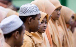 Heboh Video Emak-Emak Ajak Anak Demo di Depan SD, Desak Sekolah Kembali Dibuka