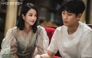 Kim Soo Hyun 'Bucin' Seo Ye Ji di Lokasi Syuting 'It's Okay to Not Be Okay', Fans Curiga