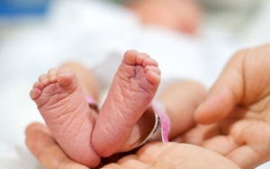 Ngeri, Kepala Bayi Tertinggal di Rahim Usai Sang Ibu Tak Sengaja Melahirkan Sendiri di Kamar Mandi