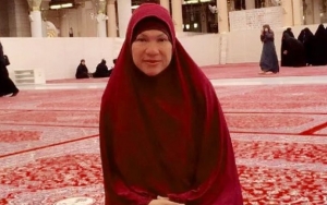 Dorce Gamalama Bagikan Suasana Rumah Duka Omaswati, Banyak Kursi Masih Kosong
