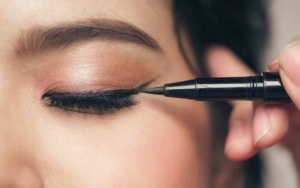 Pakai Masker Bukan Halangan Tampil Maksimal, Gunakan 7 Eyeliner Lokal Ini Untuk Mempercantik Mata