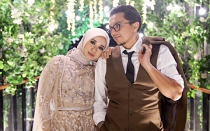  Laudya Cynthia Bella Cantik Bawa Hadiah Bunga, Emran Sumringah Bahas Jumat Istimewa Ngode Rujuk?