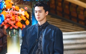 Penampilan Sehun EXO Kenakan Setelan Jas di Fansign Online Bikin Heboh