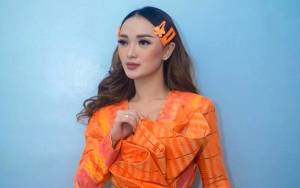 Ibu Mertua Ulang Tahun, Suami Zaskia Gotik Beri Hadiah Emas Batangan