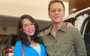 Menolak Tua, Andhika Pratama dan Ussy Sulistiawaty Maternity Shoot Ala Anak Sekolahan Korea
