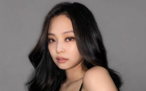 Jennie BLACKPINK Tebar Pose Narsis Makan Es Krim, Gaya Terlalu Seksi Tuai Sorotan