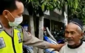 Asli Bikin Ngakak, Seorang Kakek Dihukum Nyanyi Garuda Pancasila Malah Medley Mars PNI