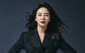 Song Ji Hyo Bikin Geger Asyik Rebahan Seksi di Lantai Saat Jalani Misi 'Running Man'