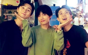 V BTS Diduga Bakal Tampil di Variety Show Choi Woo Shik 'Summer Vacation' Bareng Park Seo Joon