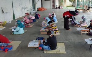 KBM Daring Terkendala HP dan Kuota Internet, Gudang Tembakau di Sumenep Jadi Tempat Belajar