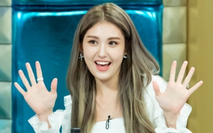 Jeon Somi Jelaskan Soal Kontroversi Kendarai Mobil Lamborghini