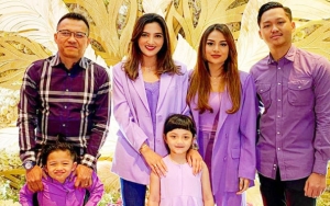 7 Potret Keseruan Keluarga A6 Hermansyah Liburan ke Jawa Tengah, Ajak Calon Menantu