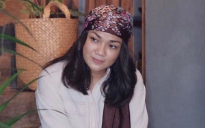 Nirina Zubir Pamer Foto Jadul Bareng Sahabat, Quote Film Ini Ramai Disebut