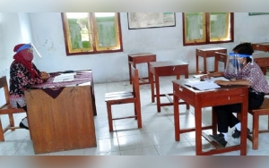 Tak Punya Smartphone, Siswa SMP Ini Bak Dapat Layanan 'VIP' Saat Hadir ke Sekolah Sendirian
