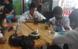 Ada Warkop Sediakan WiFi Gratis Untuk Pelajar Surabaya, Pakar Khawatirkan Munculnya Klaster Moral 