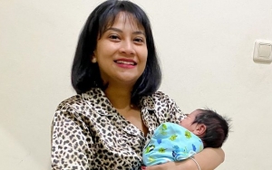 Potret Tampan Bayi Vanessa Angel Pakai Peci dan Baju Koko, Pose Senyum Bikin Meleleh