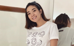 Gisella Anastasia Pamer Foto Liburan di Pantai, Tato Mirip Ikan Cupang Jadi Sorotan