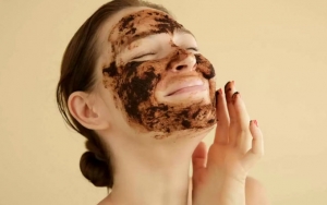 Ada Kopi Hingga Gula Pasir, Ini 8 Bahan Alami yang Dapat Digunakan Sebagai Scrub Wajah