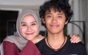 Wajah 'Vampir' Zaskia Adya Mecca Foto Bareng Anak Tiri, Cocok Jadi Teman Sekampus