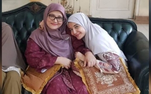 Ibunda Zaskia Sungkar Ungkap Harapan Ini Pasca Putrinya Jalani Operasi Transfer Embrio  