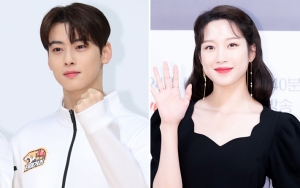 Cha Eunwoo dan Moon Ga Young Kepergok Syuting 'True Beauty', Fans Sibuk Bertengkar