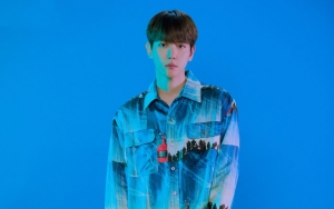 Baekhyun EXO Pose Sedang Nyanyi di Teaser 'Garden in the Air', Netizen Tak Sabar Nantikan