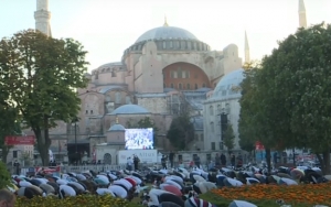 Begini Meriahnya Salat Idul Adha di Masjid Hagia Sophia, Dipenuhi Jemaah Hingga Pelataran