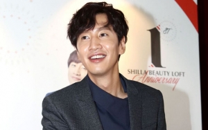 Foto Bareng Sederet Aktor Ganteng Ini, Lee Kwang Soo Lagi-Lagi 'Dibully' Member 'Running Man'
