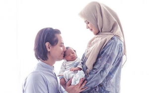 Bayi Roger-Cut Meyriska Tampan Berpeci, Reaksi Anteng Dengar Takbir Bukti Alim dari Lahir
