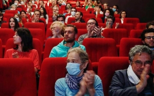Kembali Dibuka, Bioskop Inggris Wajibkan Penonton Gunakan Masker Selama Pandemi