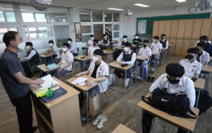 SMA dan SMK di Surabaya-Sidoarjo Siapkan Skema Belajar Tatap Muka