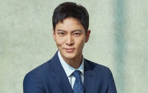 Joo Won Tampil Dingin di Foto Adegan 'Alice', Kemampuan Akting Tuai Pujian dari Tim Produksi