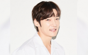 Choi Jin Hyuk Tampil Mengerikan dengan Perut Berlubang di Poster Perdana 'Zombie Detective'