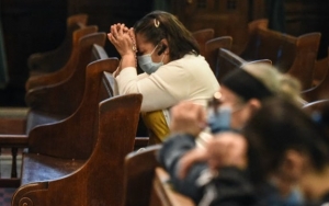 Seorang Jemaat Gereja Tularkan COVID-19 pada 90 Orang Usai Hadiri Kebaktian